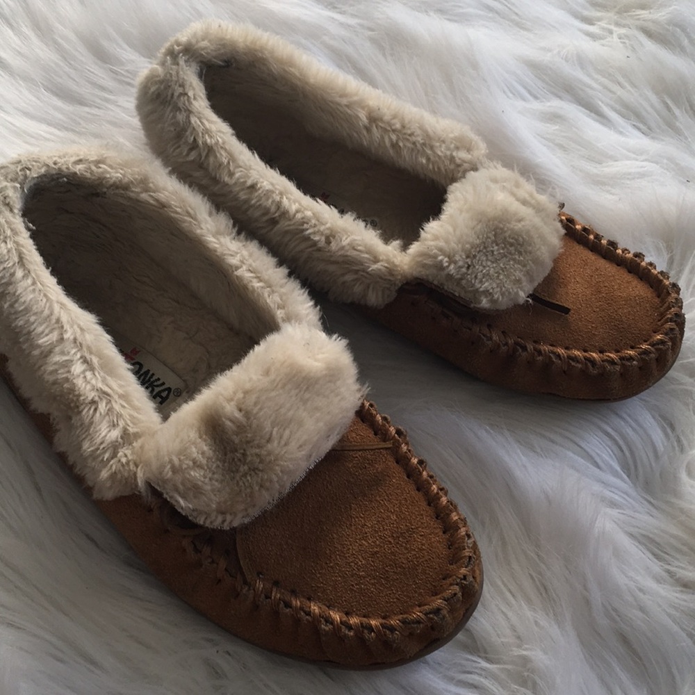 MINNETONKA SLIPPERS